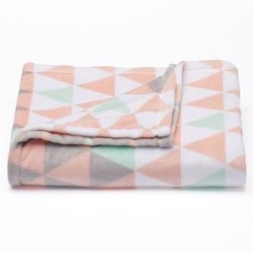 ISO Kohl’s The Big One Throw Blanket
